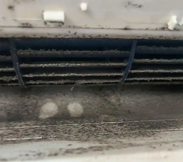 武进空调吹的风有股烧焦味是怎么回事